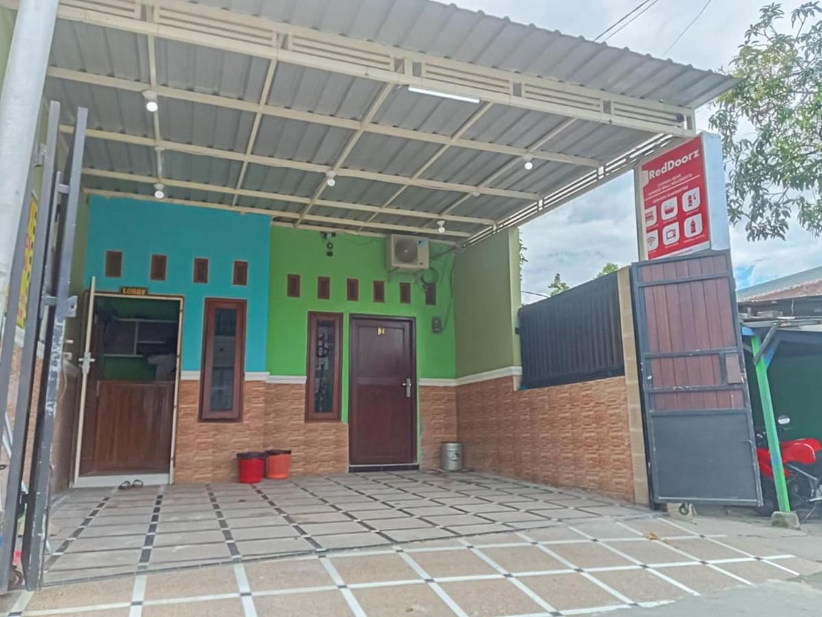 Reddoorz Near Sunrise Mall Mojokerto Dış mekan fotoğraf