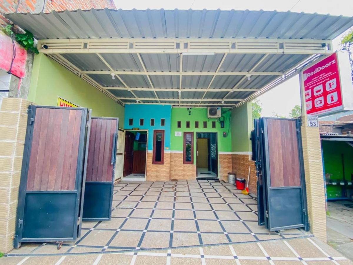 Reddoorz Near Sunrise Mall Mojokerto Dış mekan fotoğraf