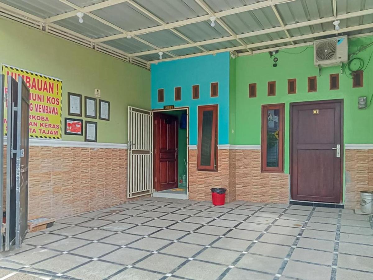 Reddoorz Near Sunrise Mall Mojokerto Dış mekan fotoğraf