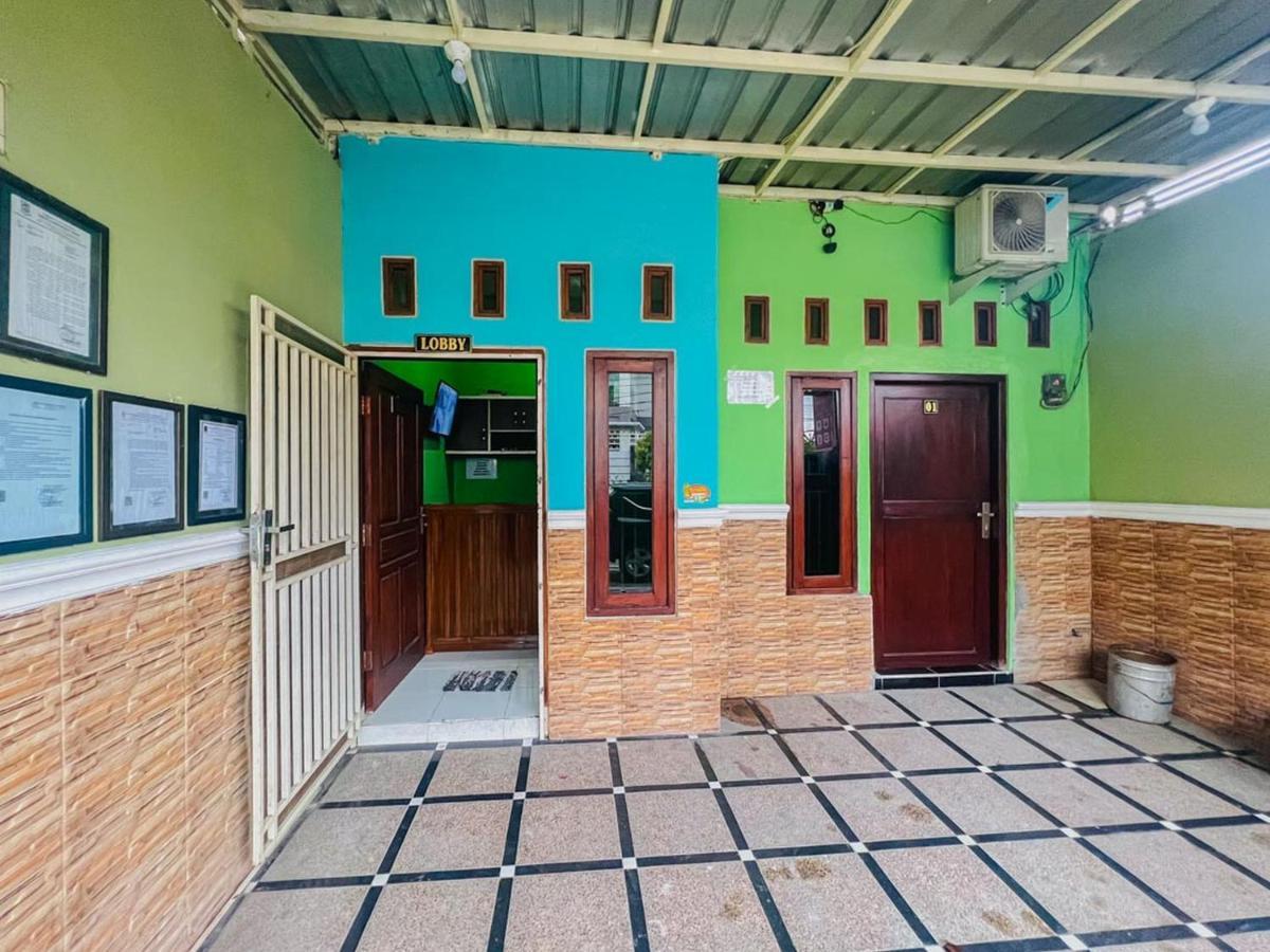 Reddoorz Near Sunrise Mall Mojokerto Dış mekan fotoğraf