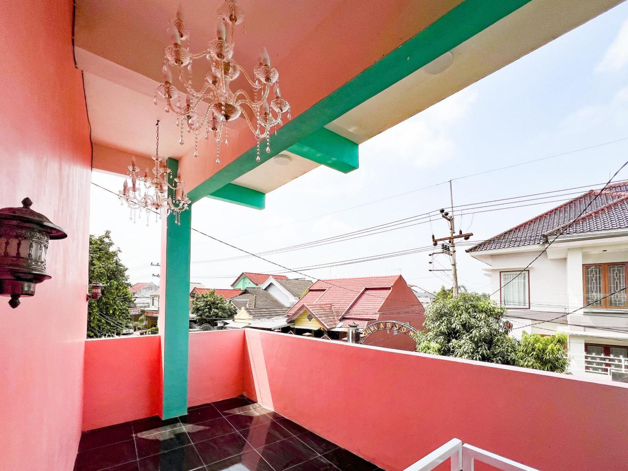 Reddoorz Near Sunrise Mall Mojokerto Dış mekan fotoğraf