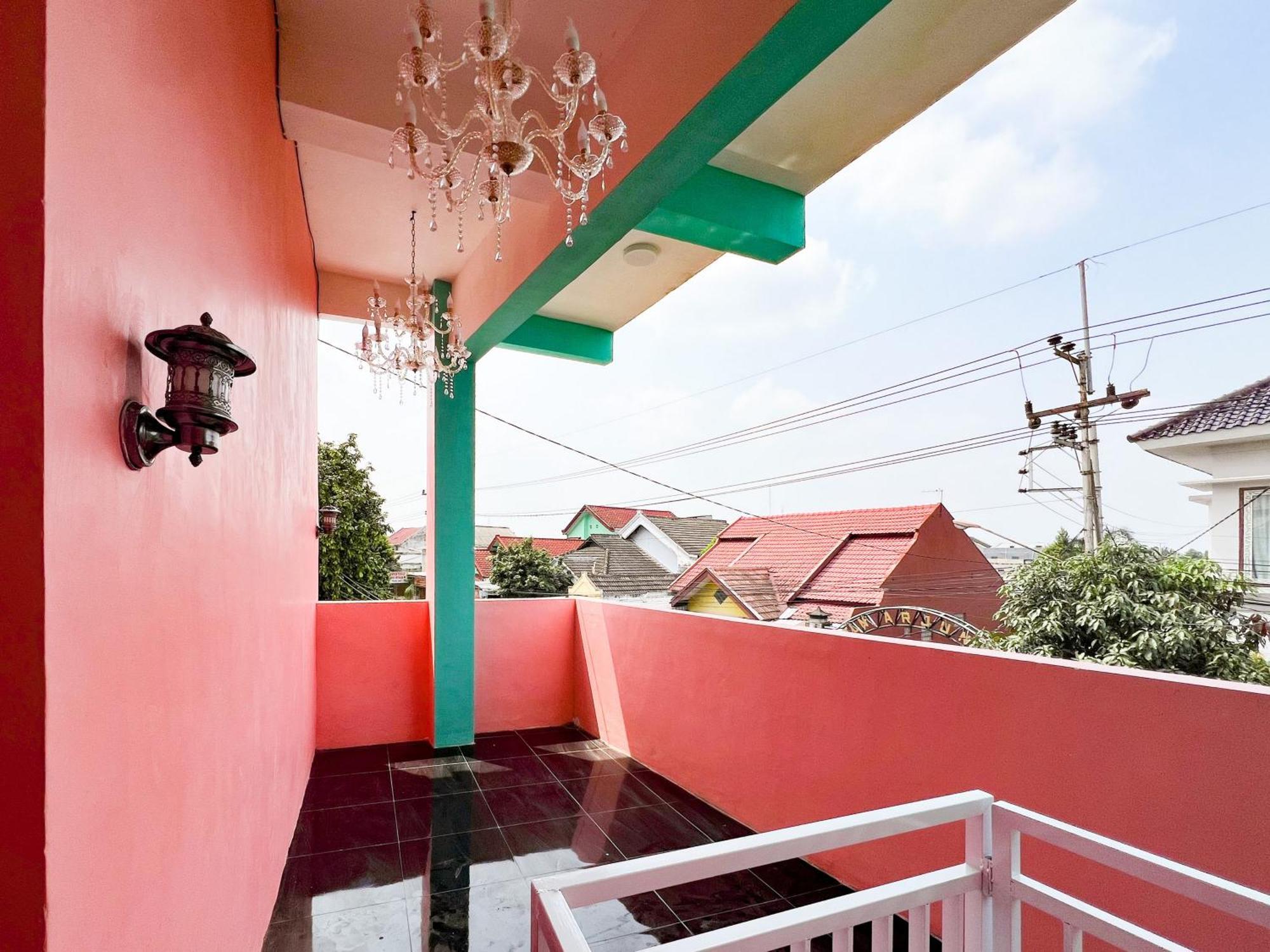 Reddoorz Near Sunrise Mall Mojokerto Dış mekan fotoğraf