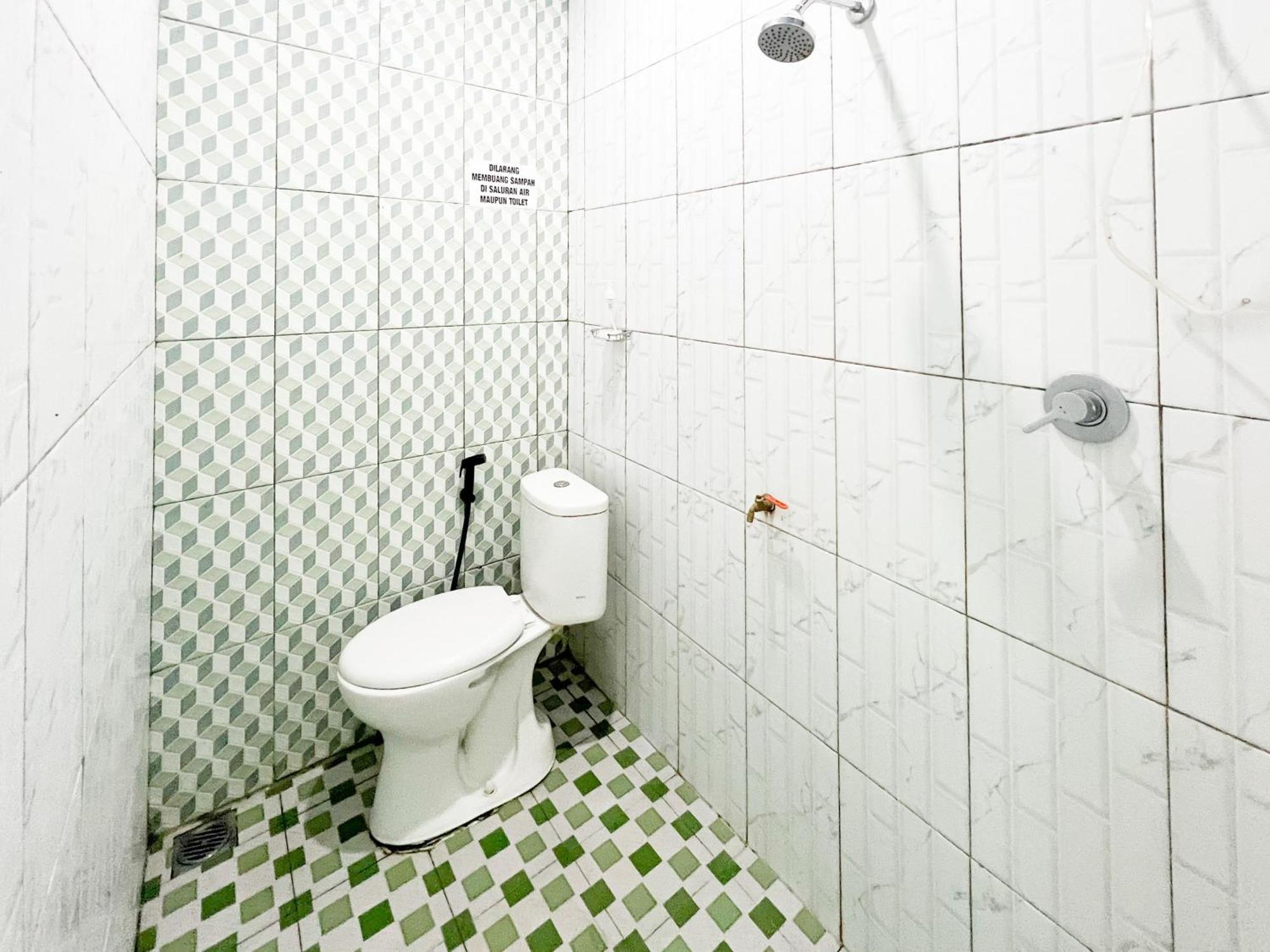 Reddoorz Near Sunrise Mall Mojokerto Dış mekan fotoğraf