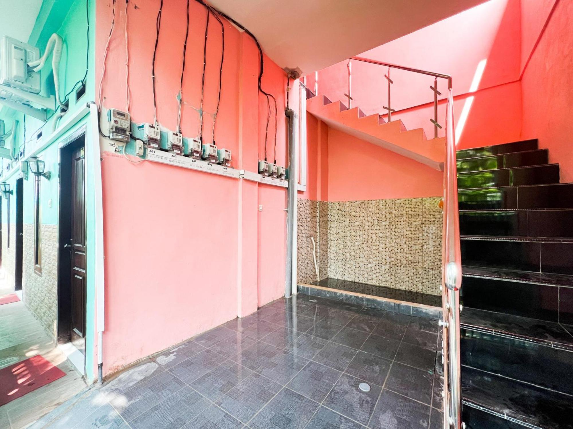 Reddoorz Near Sunrise Mall Mojokerto Dış mekan fotoğraf