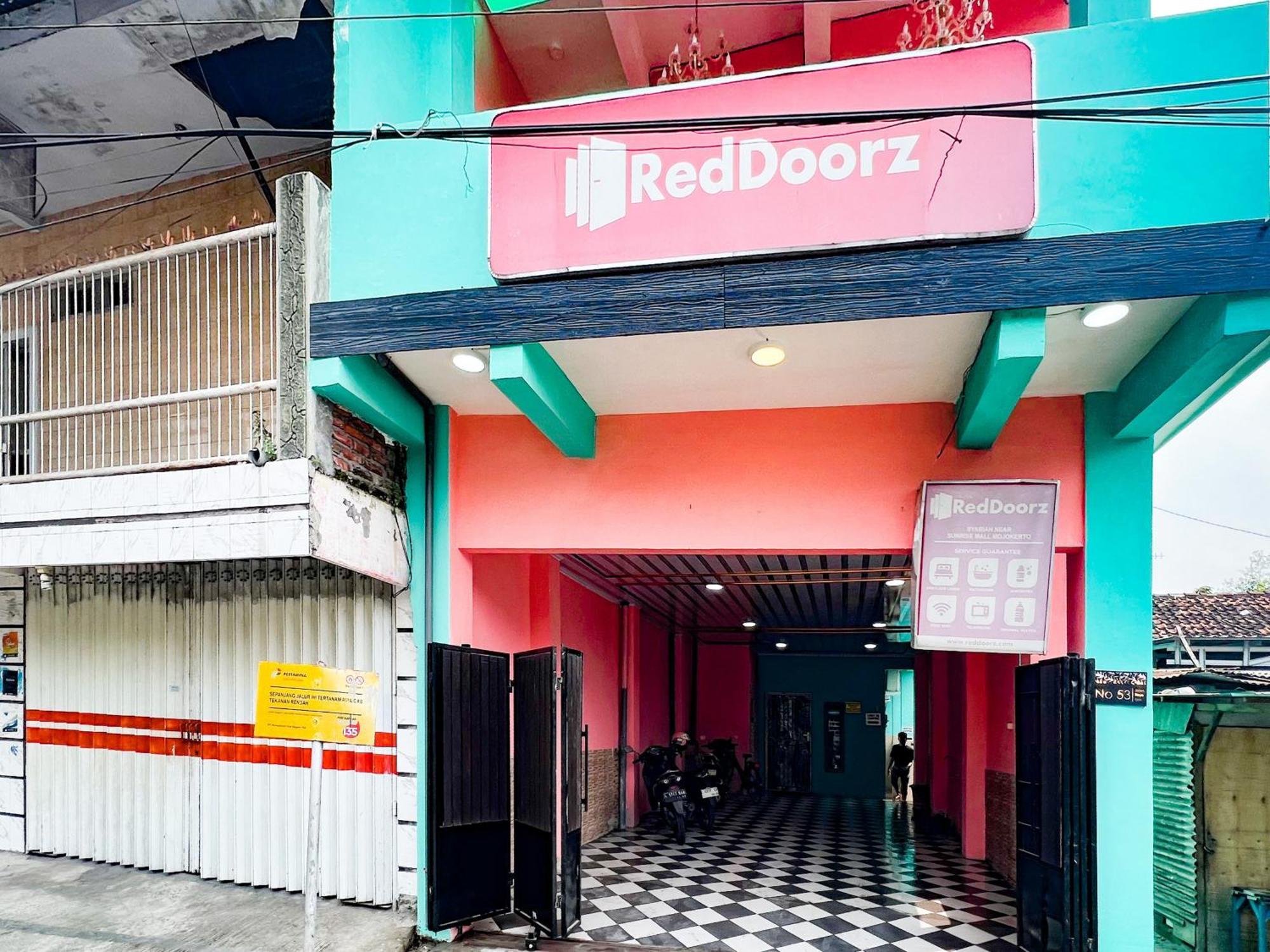 Reddoorz Near Sunrise Mall Mojokerto Dış mekan fotoğraf
