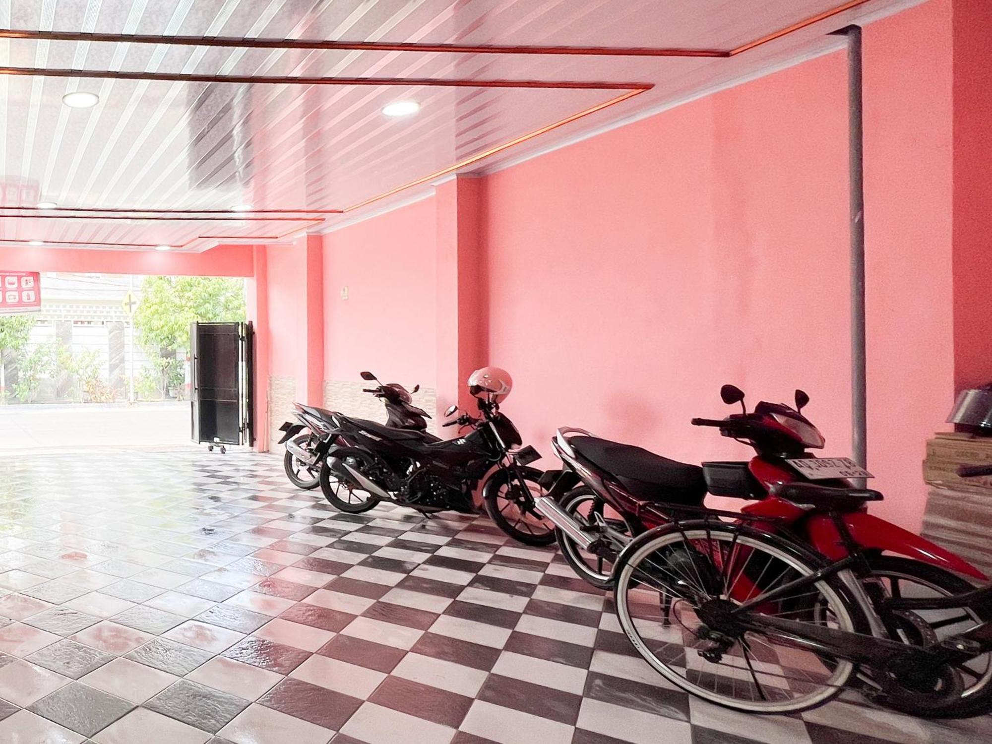 Reddoorz Near Sunrise Mall Mojokerto Dış mekan fotoğraf